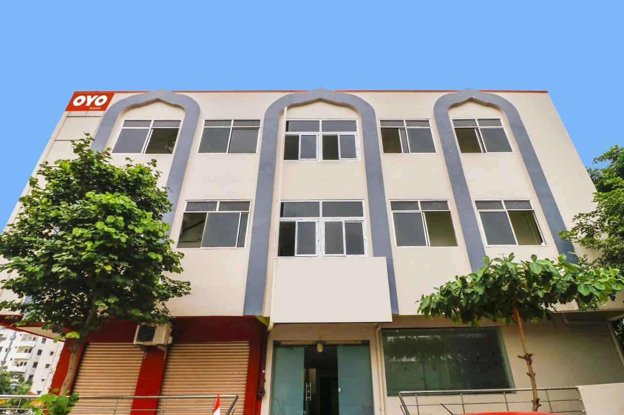 ホテル Oyo Dharani Grand Khammam エクステリア 写真